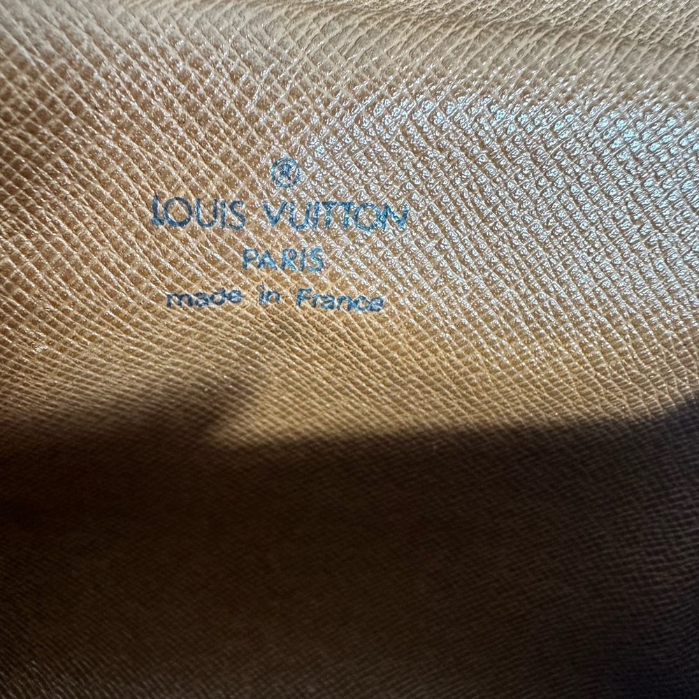 Louis Vuitton Purse - Picture 10 of 11